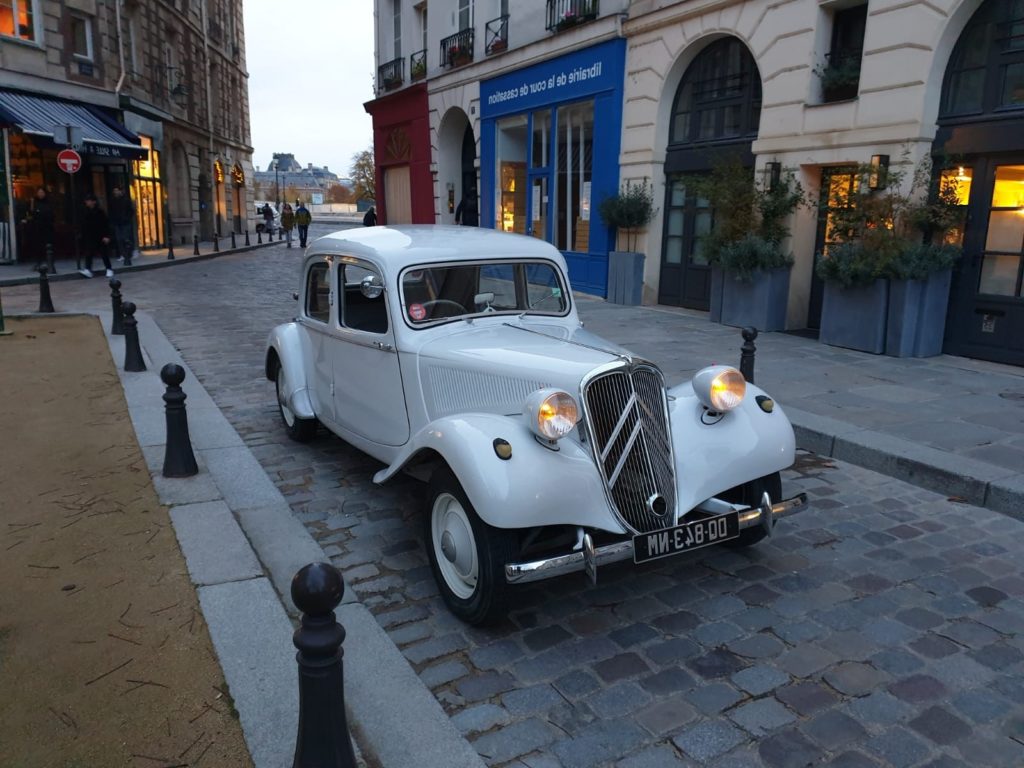 OldtimersParis Car Tour Paris Place Dauphine